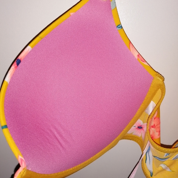 BNWOT Victoria's secret push-up bra - front clasp - Picture 4 of 7